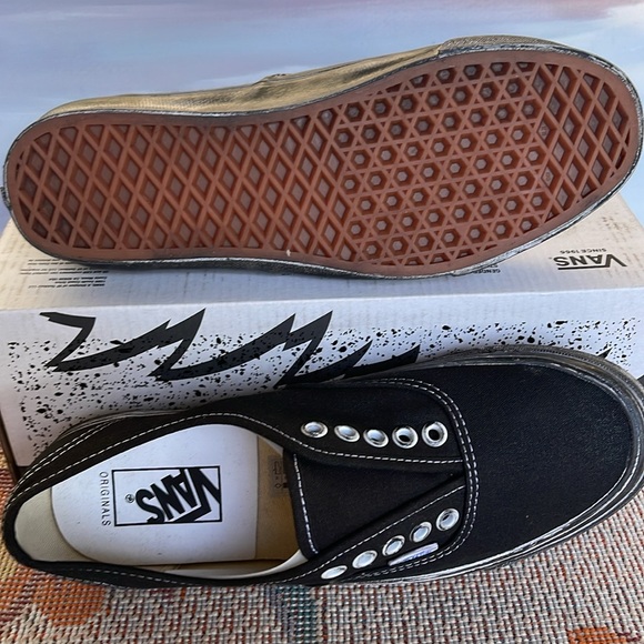 Vans WMNS 0g Authentic L
Stressed Black/White
VN0A5FBDBA2
Sneakers - Picture 3 of 16